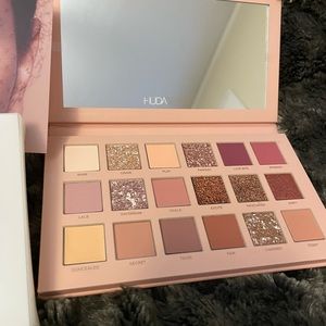 Huda Beauty New Nude Palette